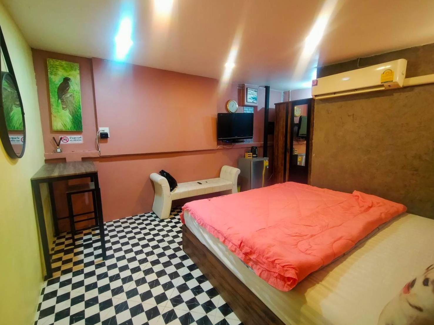 Ruenthip Homestay Bangkok Exteriör bild