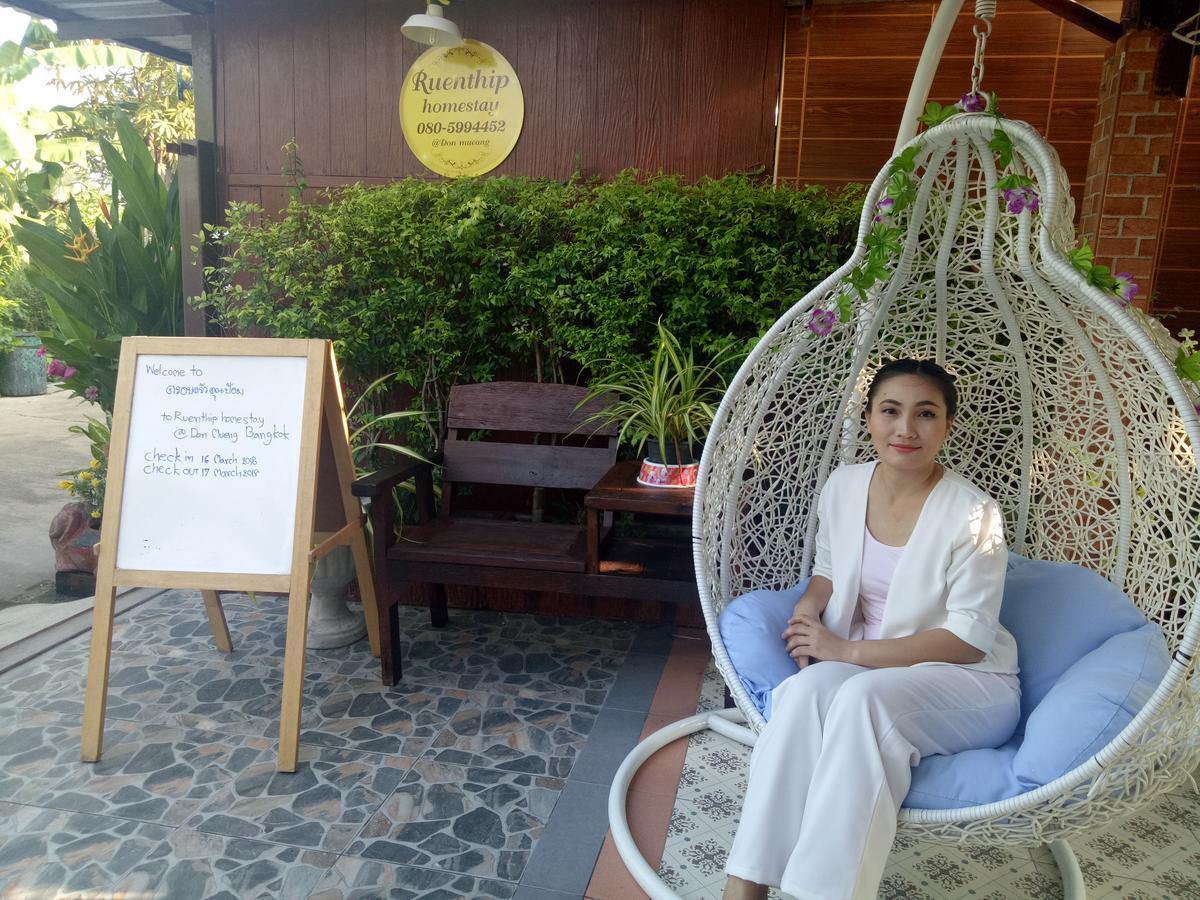 Ruenthip Homestay Bangkok Exteriör bild