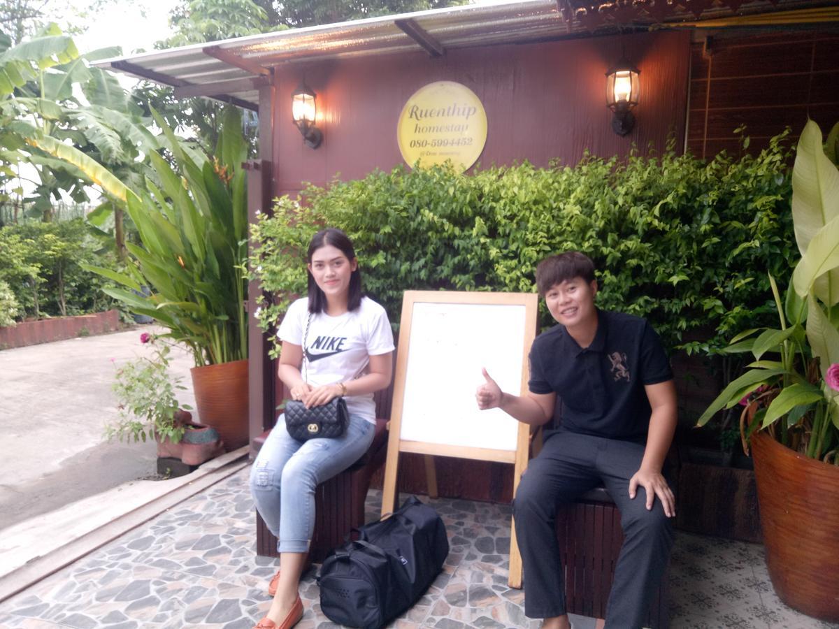 Ruenthip Homestay Bangkok Exteriör bild